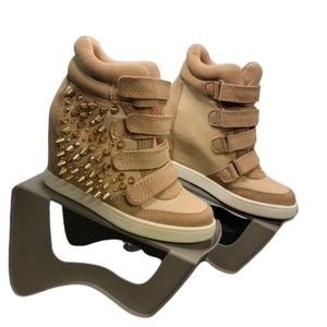 Aldo Wedge sneakers in like new condition size 6.6